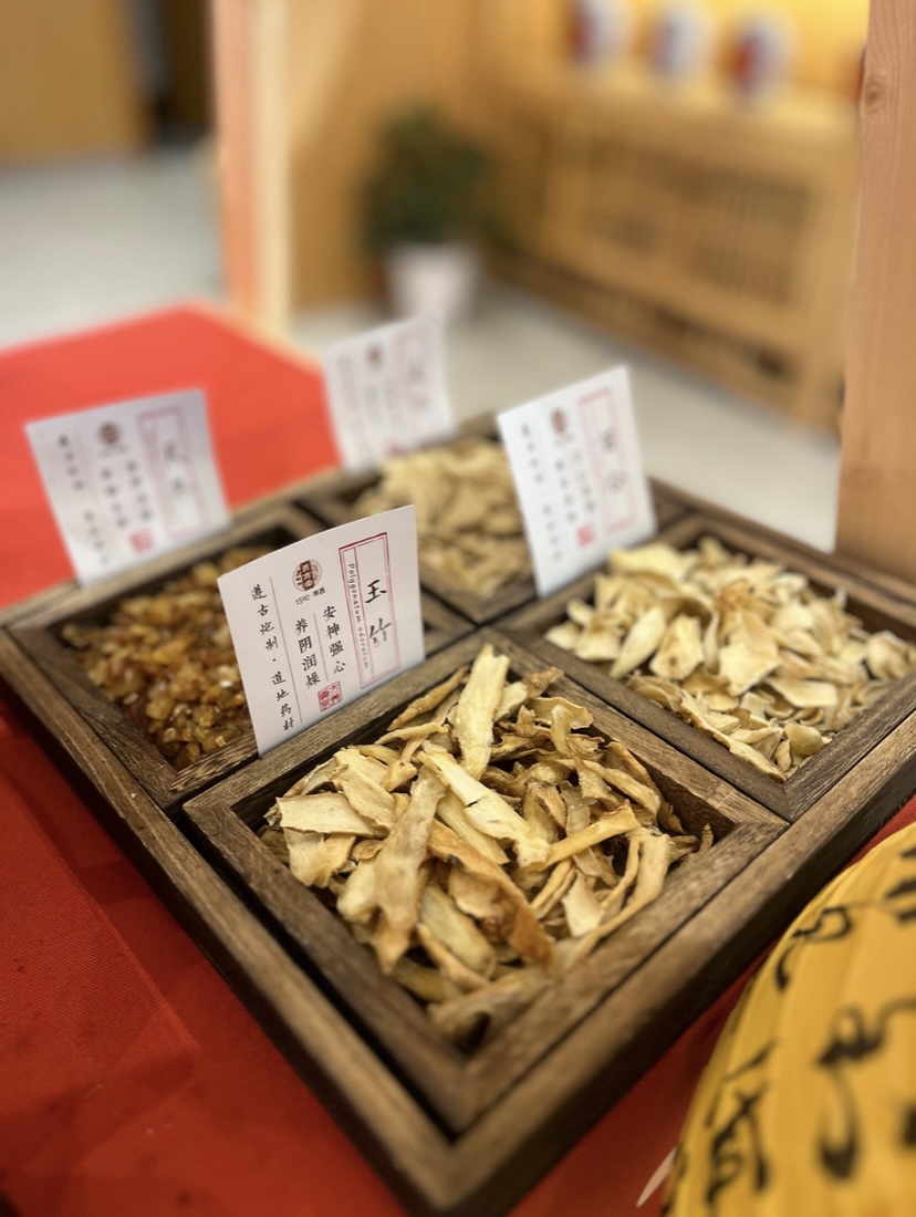 子宫肌瘤有什么症状表现？南昌贡方堂中医万倩雯经方为本消瘤yyds