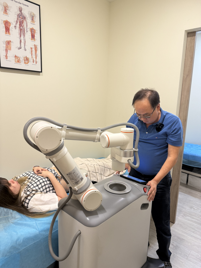 机器人艾灸.png 机器人艾灸.png